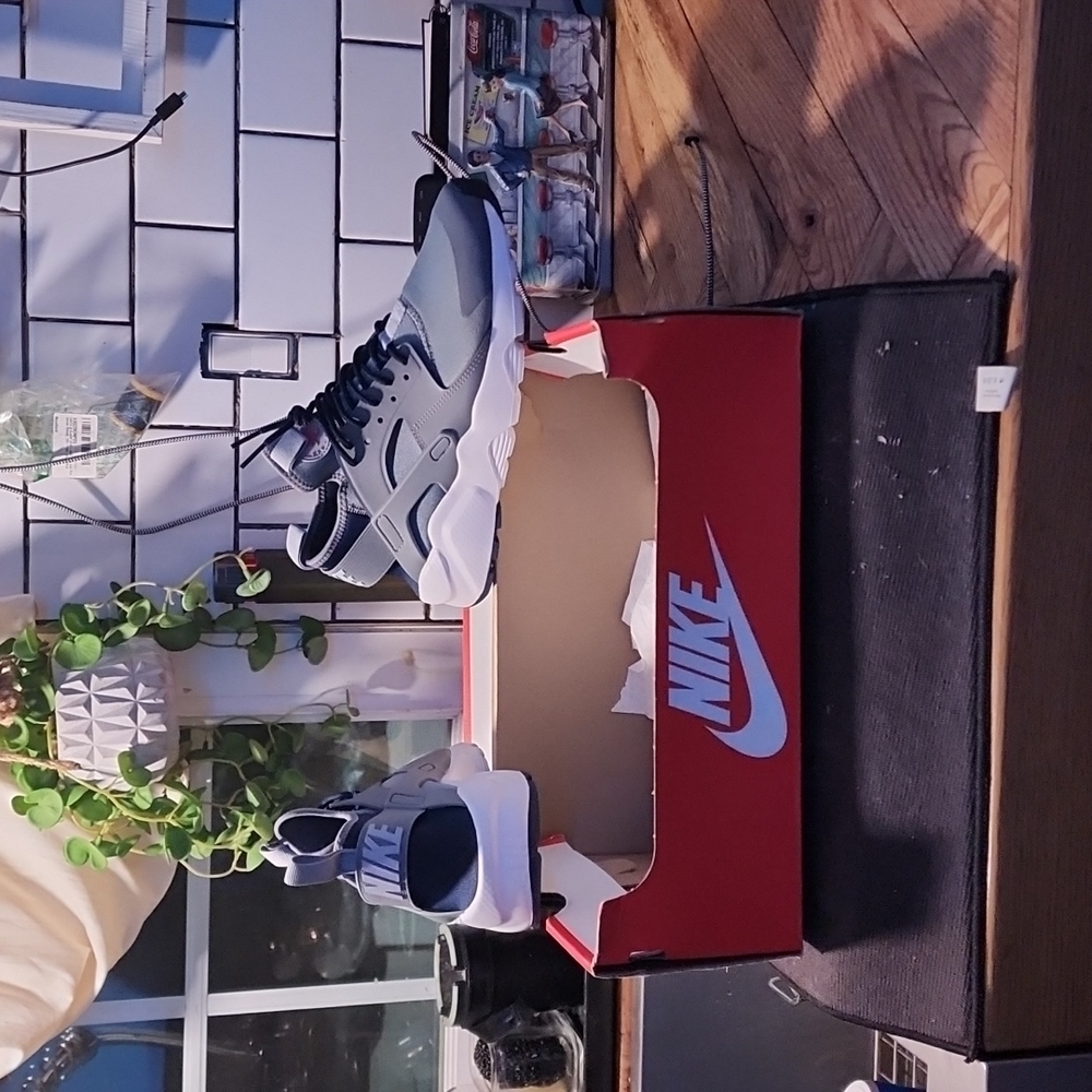 NIKE SHOES
